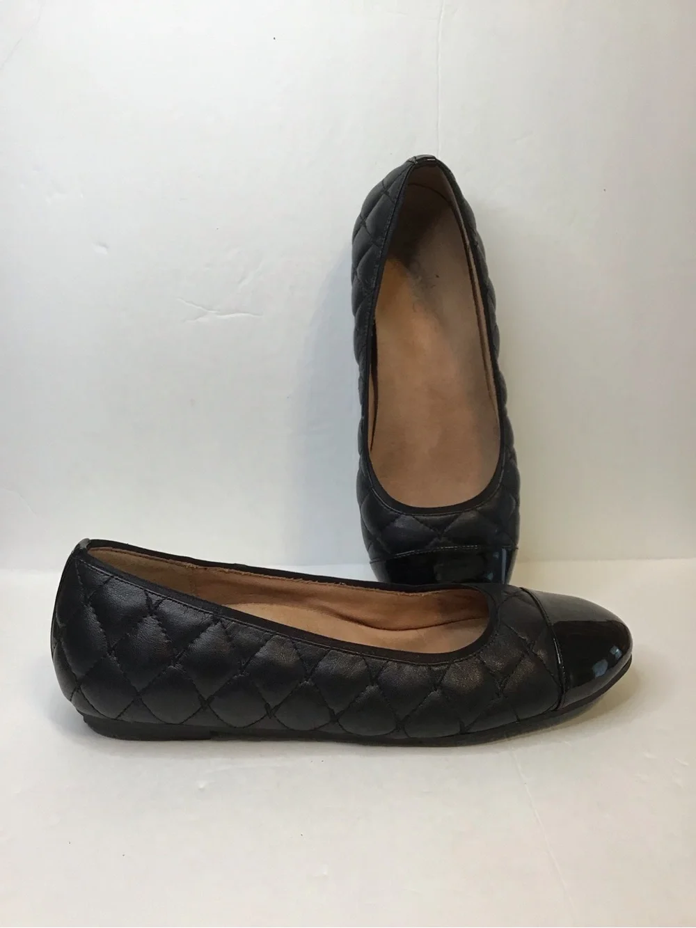 Vionic Women's DISIREE Black Leather Quilted Ballet Flats with Patent Toe Cap 9